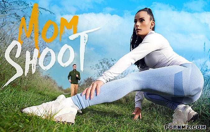 MomShoot Lexi Dona Pulling More Than Hamstrings Pornmz